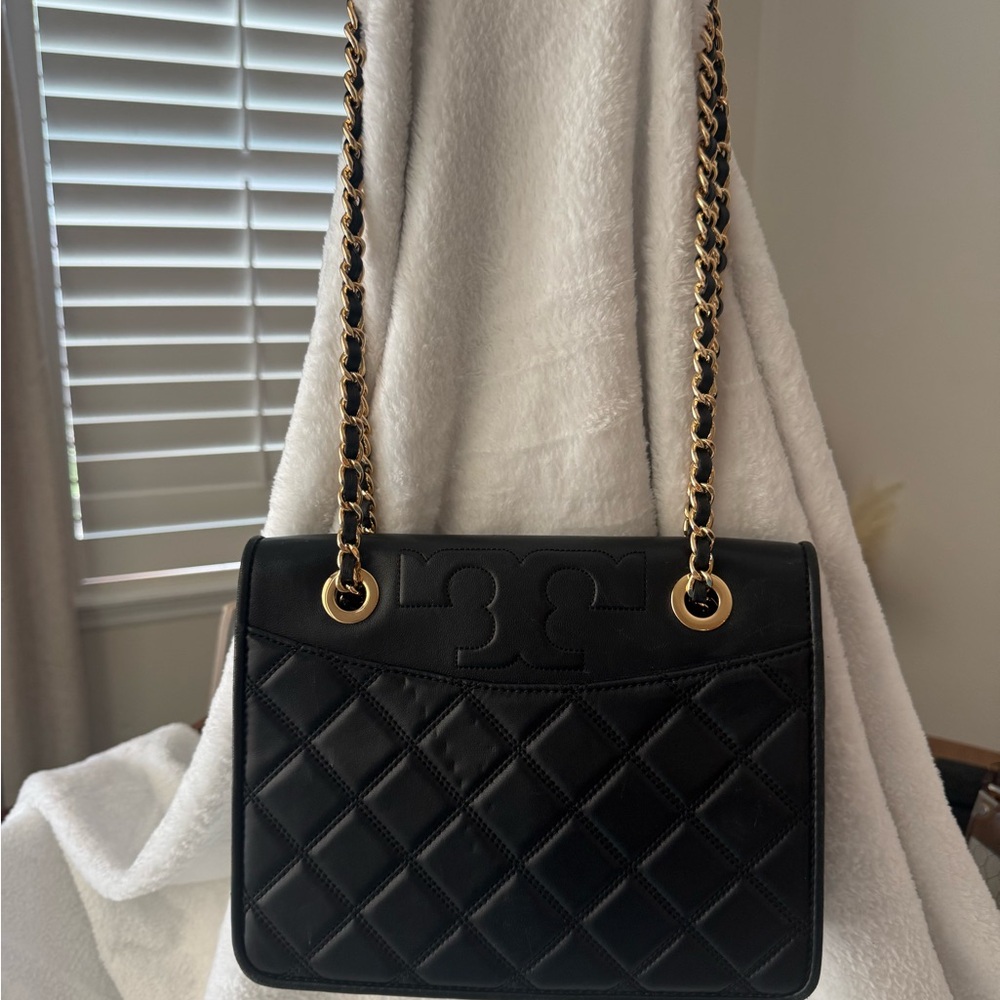 Tory Burch Savannah shoulder/crossbody black leather bag with gold chain strap